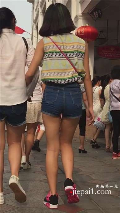 街拍牛仔热裤美腿运动鞋学生妹 [1.19 GB]