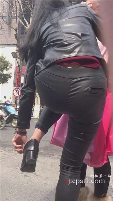 街拍黑色皮裤美腿性感MM [476 MB]