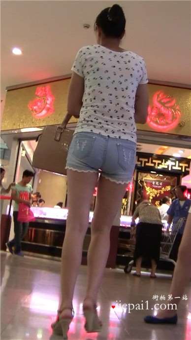 美臀热裤长腿少妇逛超市 [1.83 GB]