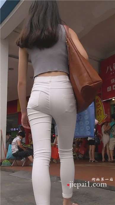 街拍白色紧身裤性感小蛮腰美女 [492 MB]