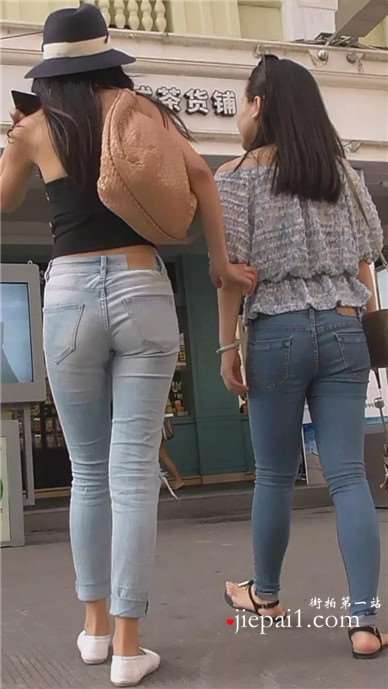 街拍蓝色牛仔裤美臀长腿小姐姐 [1.34 GB]
