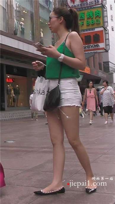 街拍遇见泰迪就激动的性感热裤美女 [3.14 GB]