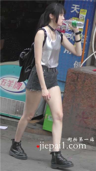 街拍极品大长腿高妹，这身高找男友都有压力 [2.52 GB]