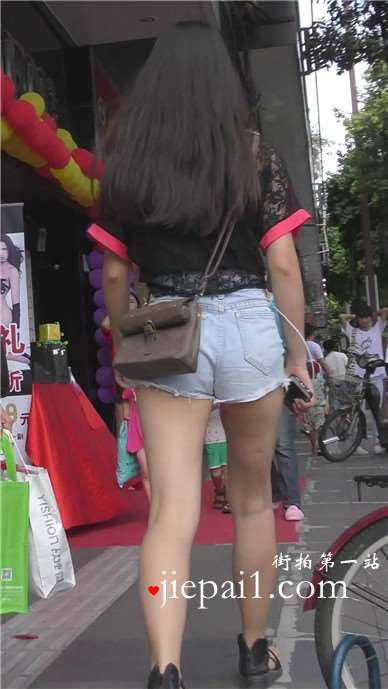 街拍美臀牛仔热裤妹子，走路急匆匆 [1.15 GB]