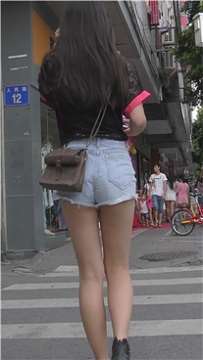 街拍美臀牛仔热裤妹子，走路急匆匆 [1.15 GB]