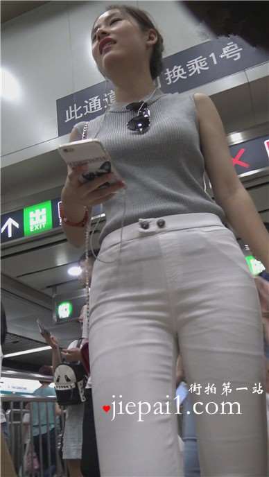4k-跟着长腿紧身白裤美眉去乘地铁（上）[2.74 GB]