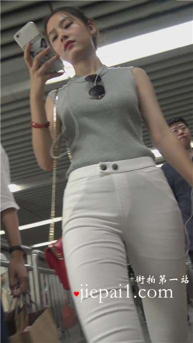 4k-跟着长腿紧身白裤美眉去乘地铁（上）[2.74 GB]