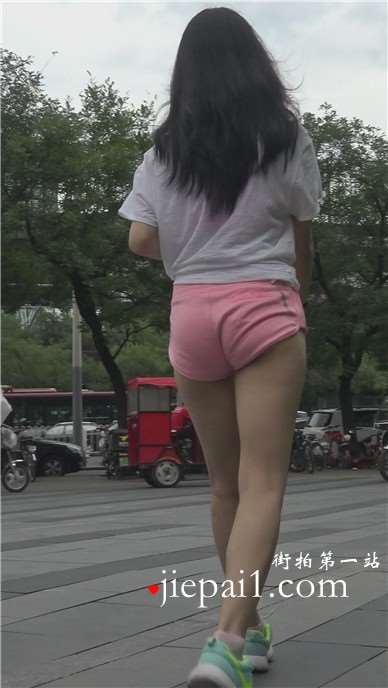 4k-街拍粉色超短运动热裤美眉 [2.51 GB]