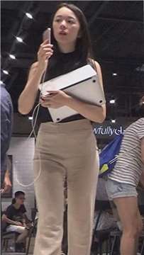 超级美腿翘臀美女姐姐 [0.99 GB]