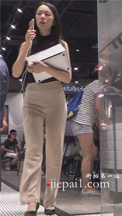 超级美腿翘臀美女姐姐 [0.99 GB]