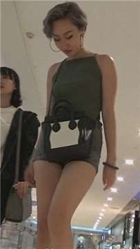 短发好身材热裤美腿美女 [607 MB]