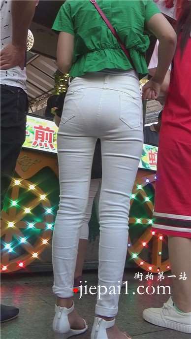 街拍甜美小清新美女姐妹花 [494 MB]