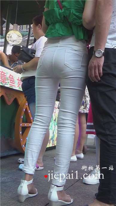 街拍甜美小清新美女姐妹花 [494 MB]