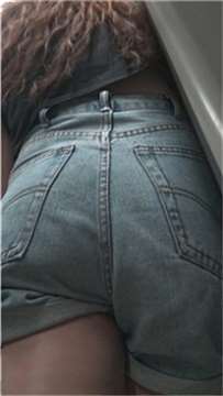 4k-地铁上近距离拍摄肥臀纹身美眉 [3.11 GB]