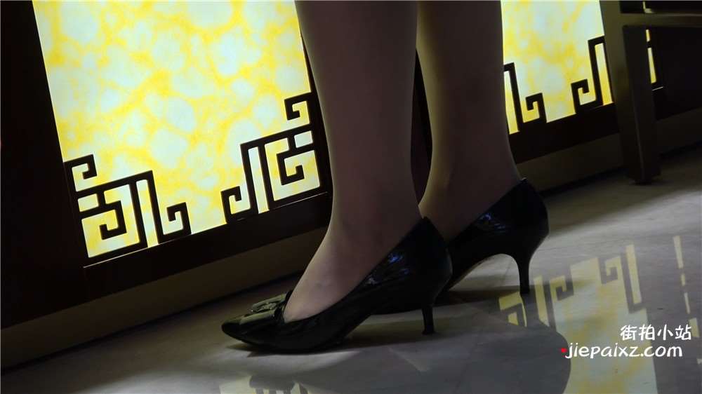 4K - 街拍丝袜黑色高跟温柔女 [971 MB/MP4]