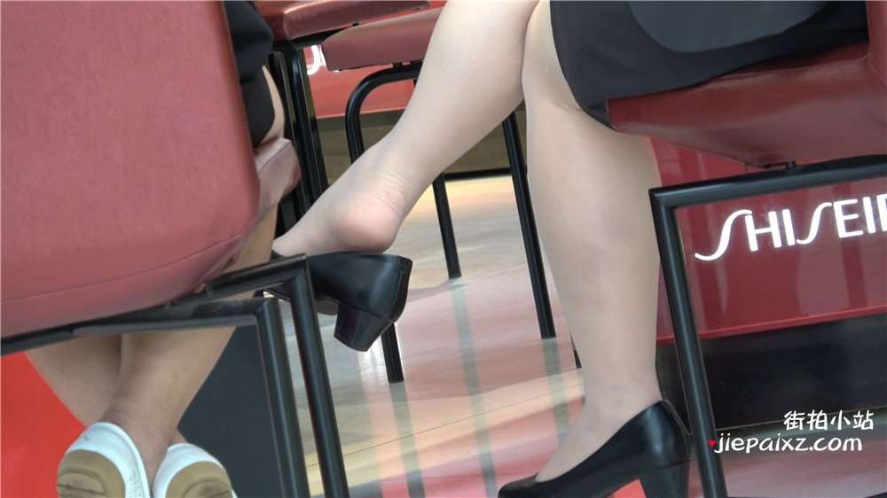 4K - 极品丝袜美足挑鞋视频令人无法抵抗 [1.60 GB/MP4]
