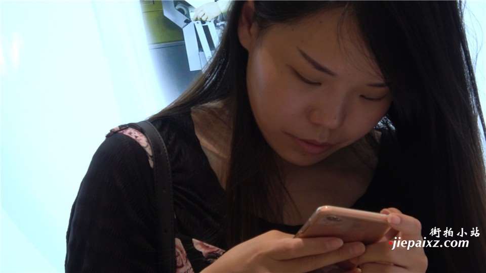 4K 街拍肉丝高跟美女 [2.10 GB]
