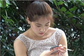 4K 非常有气质的连衣裙街拍美足美女 [2.84 GB]