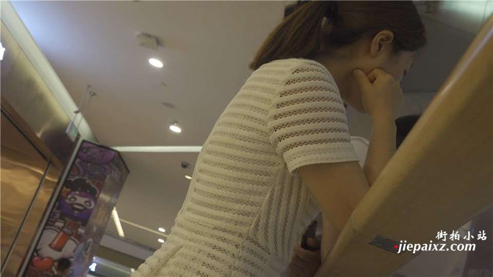 4K 街拍丝足凉高跟连衣裙美女 [2.52 GB]