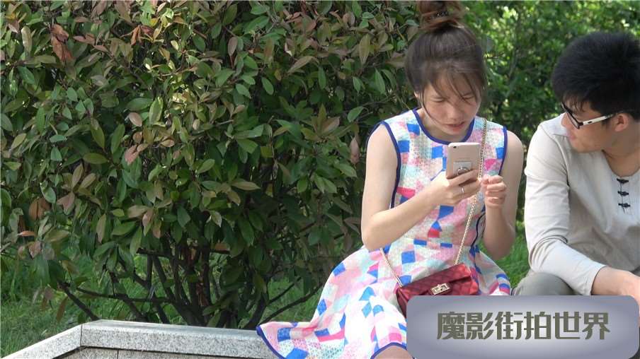 4k-公园小情侣玩自拍