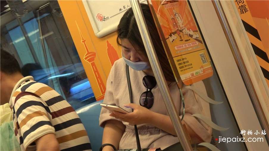 4k-地铁上的豹纹破高跟鞋美女