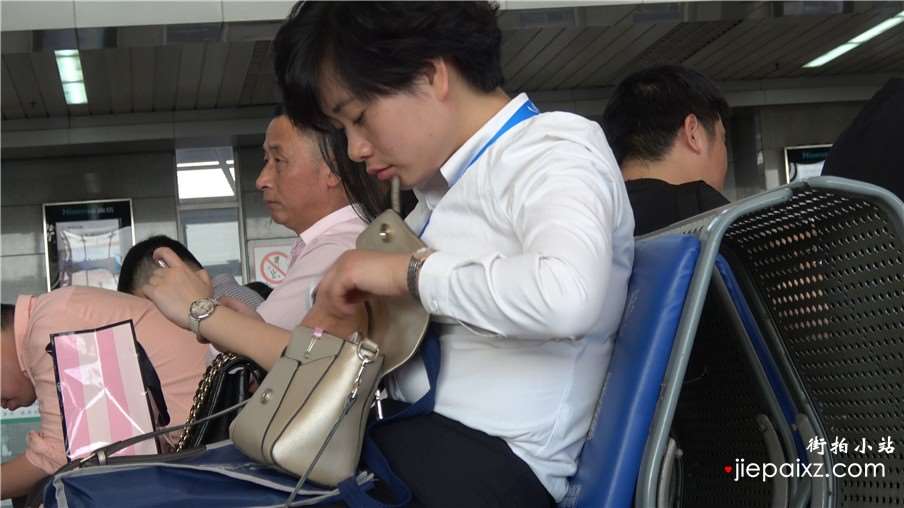 4k-丰腴身材白衬衫制服推销保险美女