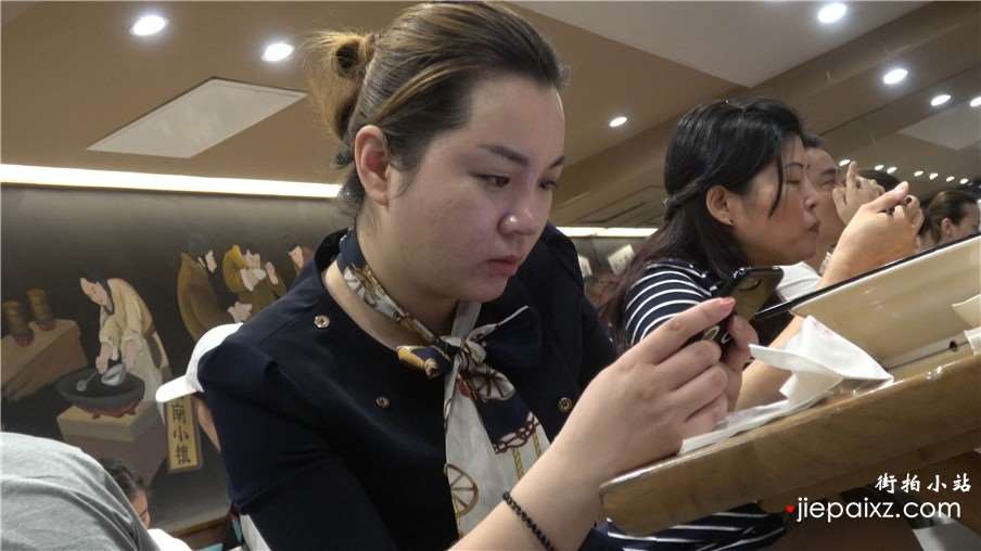 4k-超近特写制服丝袜美腿肉肉的美女