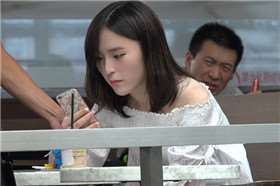 4K - 超级美颜凉鞋美足小姐姐 [1.62 GB]
