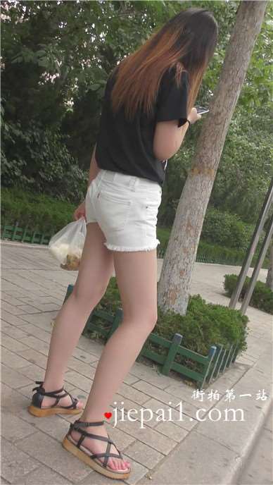 4k-打包快餐回去吃的美腿玉足眼镜美眉