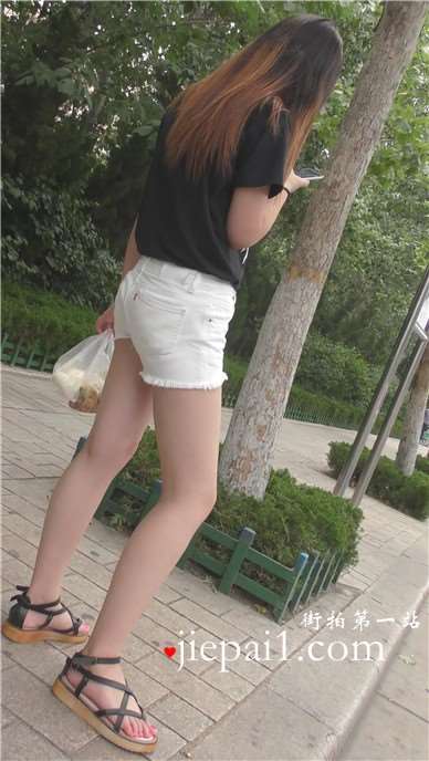 4k-打包快餐回去吃的美腿玉足眼镜美眉