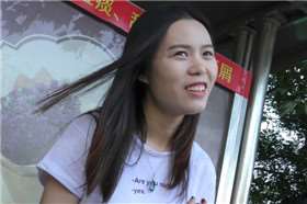 4k-街拍白嫩美足凉鞋清纯美女，一笑倾城