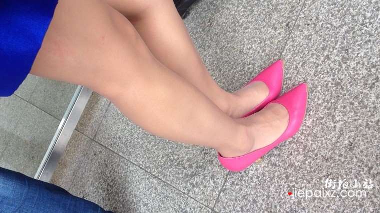 粉高跟肉丝袜美足女孩
