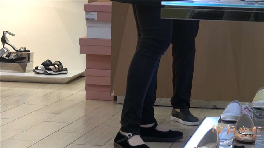 4k-鞋店试高跟鞋街拍美足