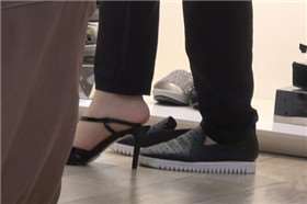 4k-鞋店试高跟鞋街拍美足