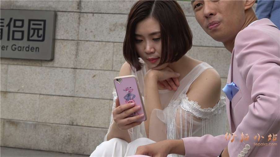 4k-粉色人字图洁白婚纱漂亮新娘