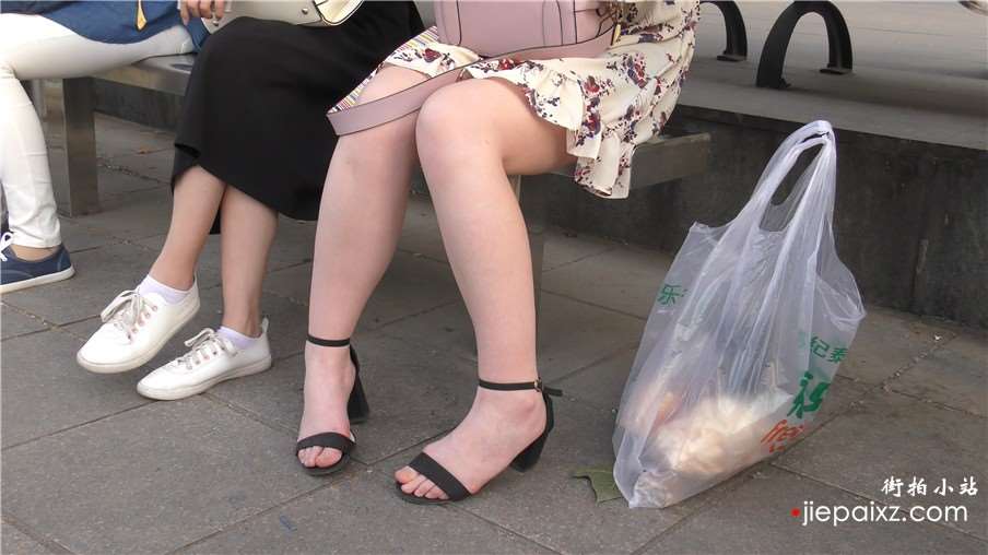 4k-极品粉嫩美腿玉足，味道一定棒极了