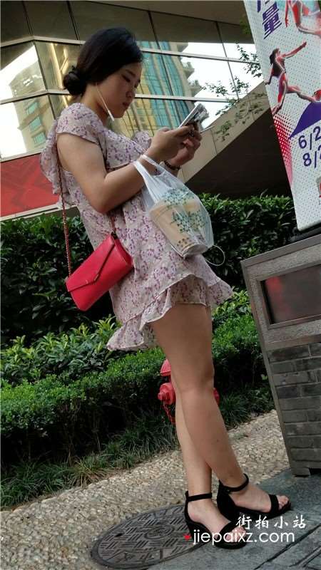4K-360度慢慢欣赏碎花连衣裙知性美女姐姐