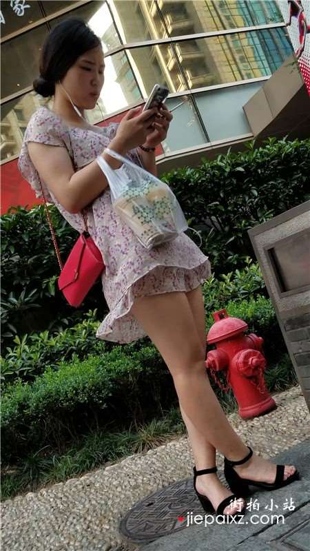 4K-360度慢慢欣赏碎花连衣裙知性美女姐姐