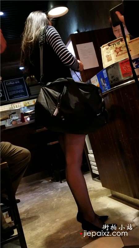4K-短裙黑丝高跟鞋极品街拍美女视频