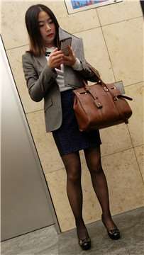 4K-极品好身材OL制服包臀裙街拍黑丝美腿