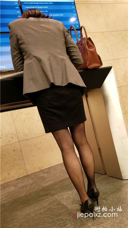 4K-极品好身材OL制服包臀裙街拍黑丝美腿