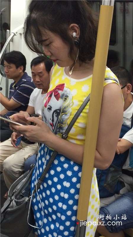 碎花斑点群性感美腿街拍美女