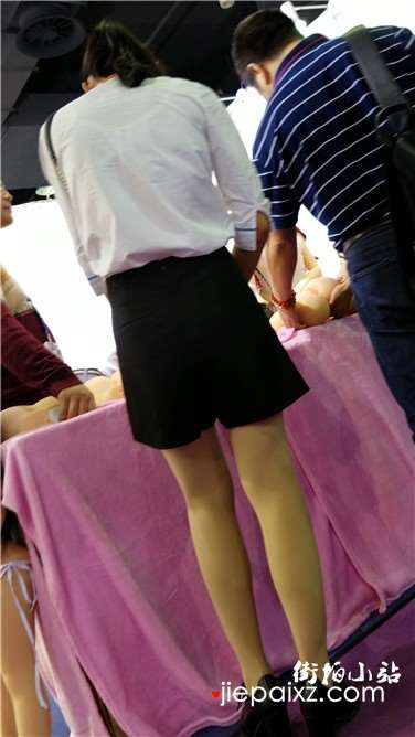 4k超清，丝袜短裙街拍OL制服美女