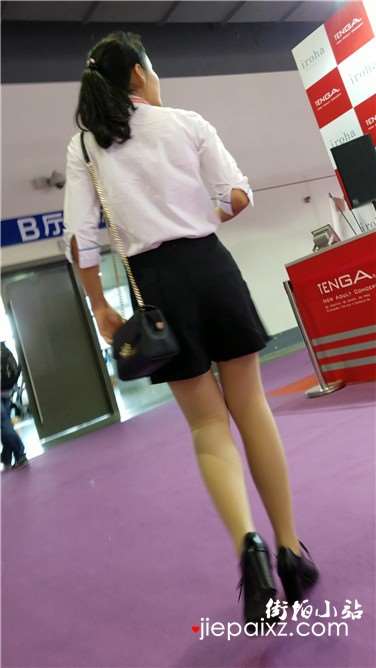 4k超清，丝袜短裙街拍OL制服美女