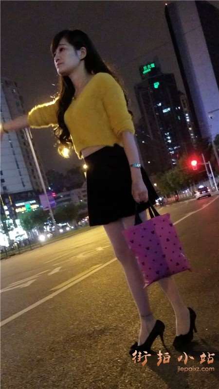 4k-黄衣短裙丝袜美腿女神着急打车去哪？