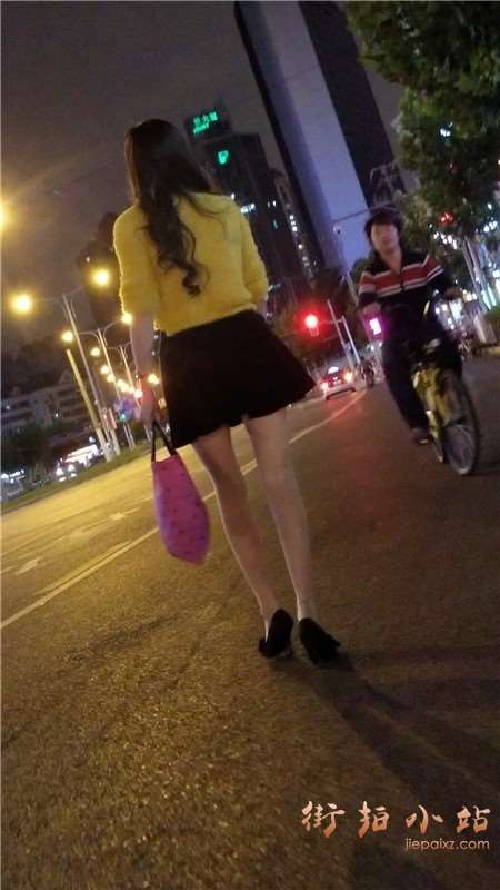 4k-黄衣短裙丝袜美腿女神着急打车去哪？