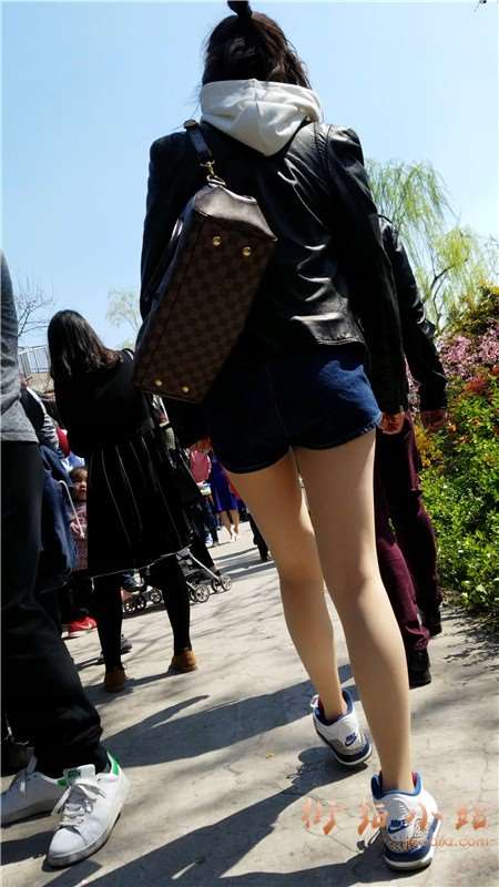 4k-牛仔热裤丝袜街拍美腿