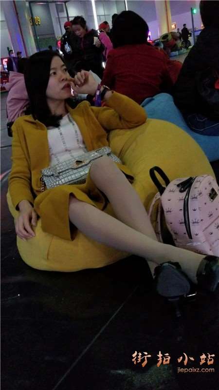 4k-肉丝美腿毛呢外套性感美女
