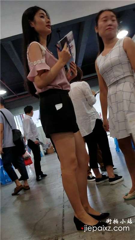 4k-粉色衬衫短裙美腿街拍美女