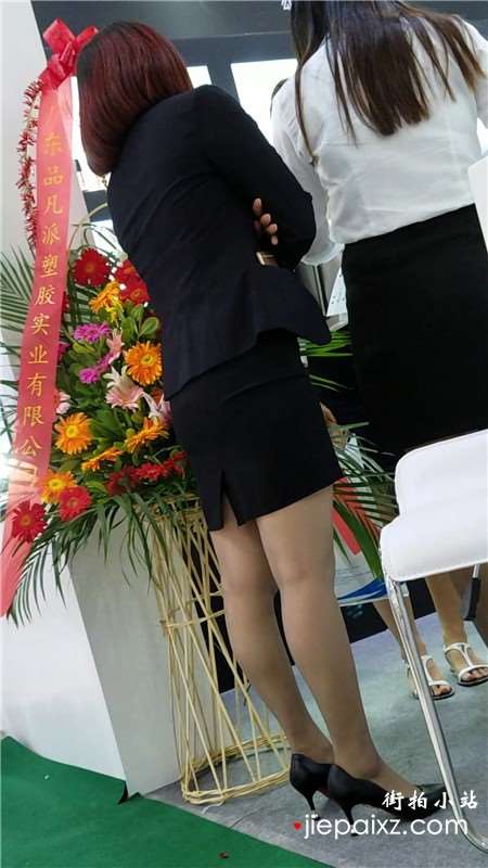 4k-高跟鞋黑丝制服美腿街拍美女